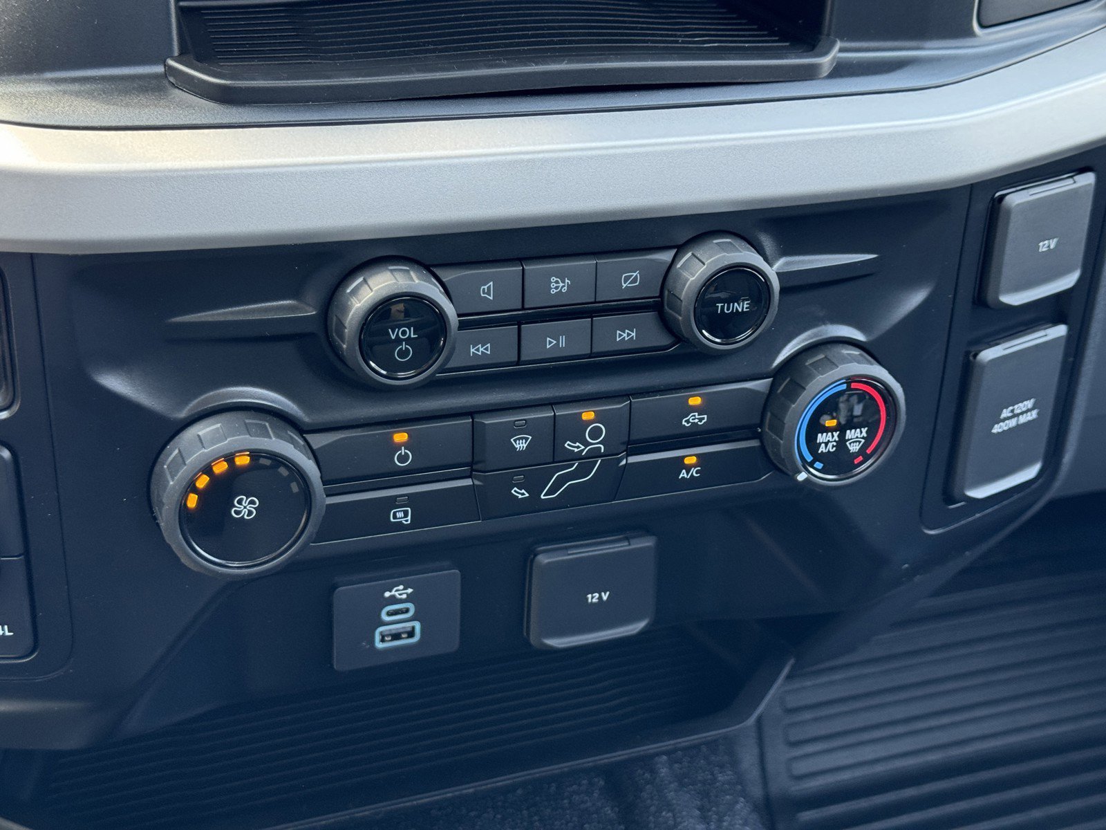 New 2024 Oxford White Ford F-350® XL image 14