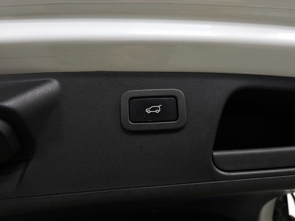 2020 JAGUAR E-PACE - Image 6