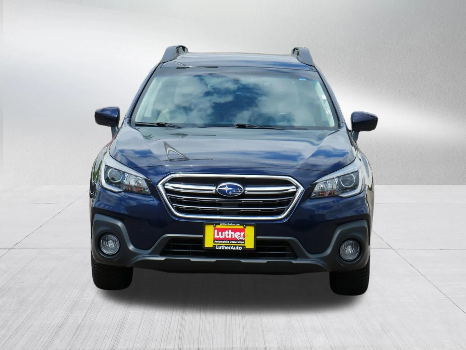 Used 2018 Subaru Outback Premium with VIN 4S4BSACC2J3309172 for sale in Vadnais Heights, Minnesota