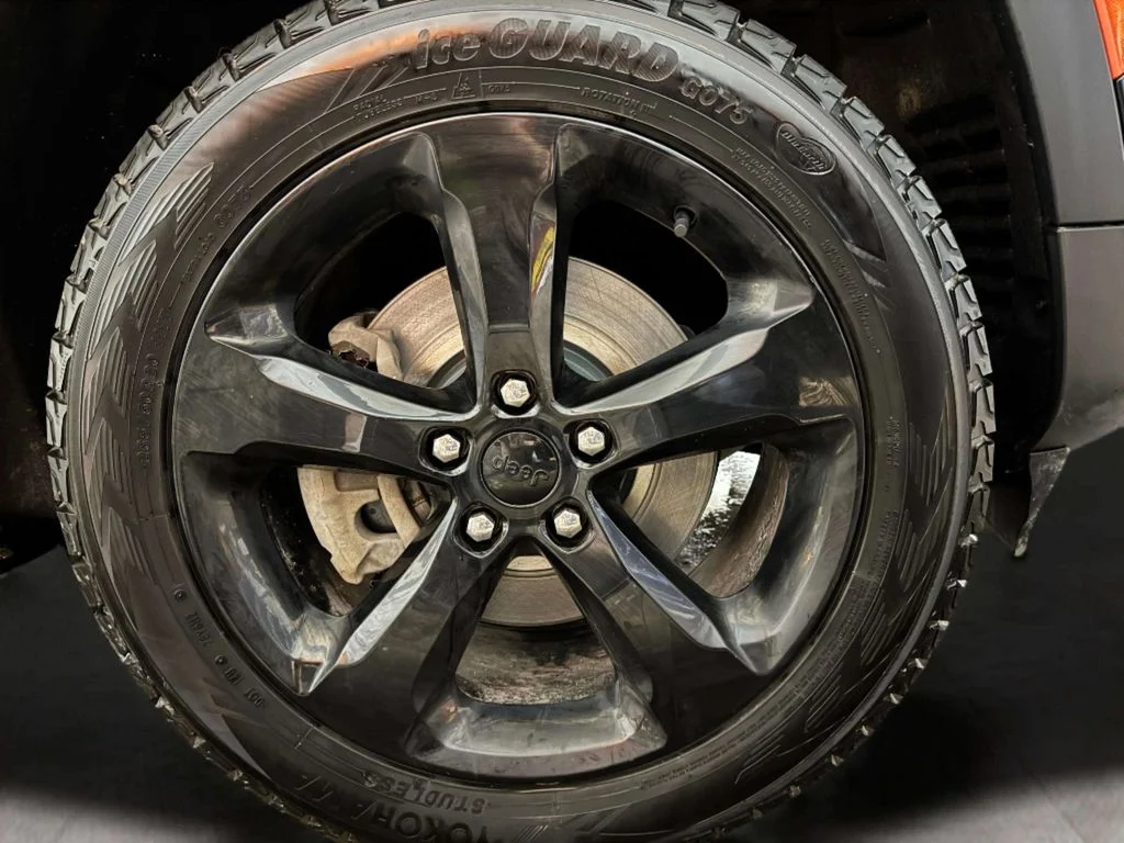 Used 2023 Black Jeep Altitude image 33