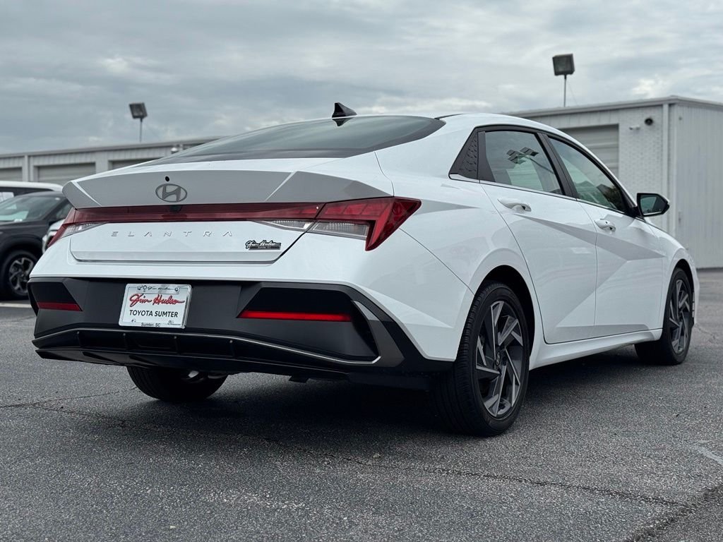 Used 2025 White Hyundai SEL Convenience image 11