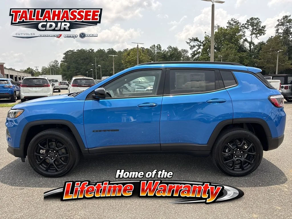 New 2026 Hydro Blue Pearl-Coat Exterior Paint Jeep Latitude image 7