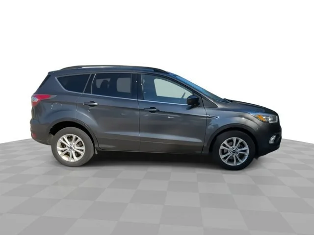 Used 2017 Shadow Black Ford SE image 3