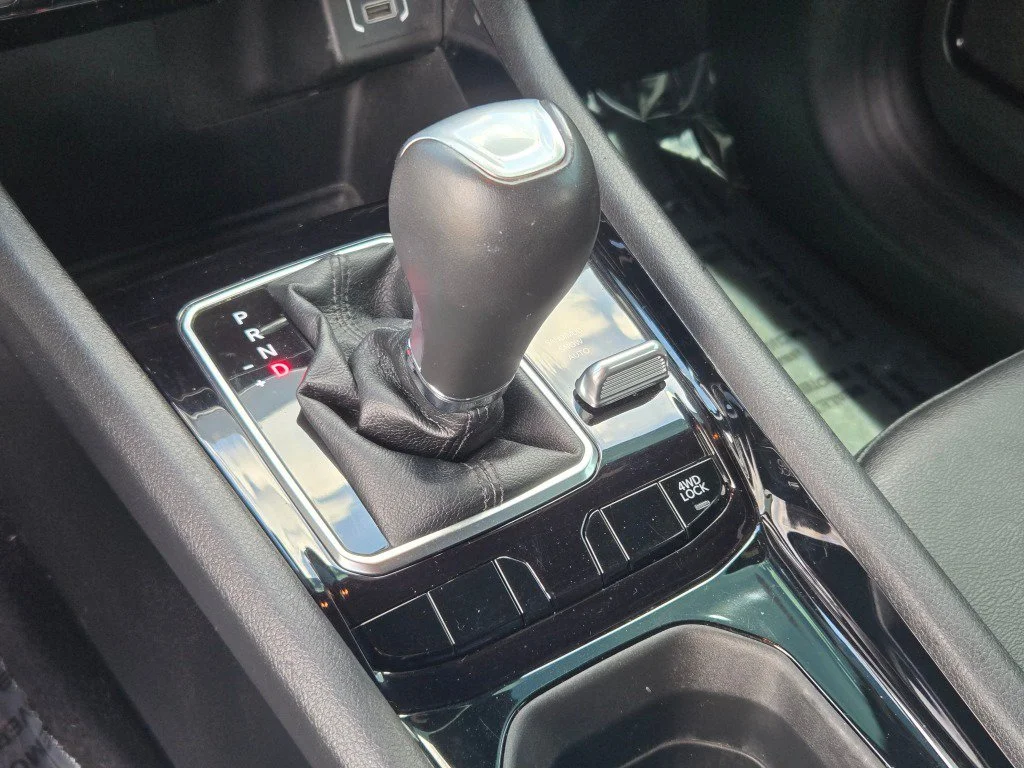 Used 2024 Gray Jeep Latitude 4x4 image 28