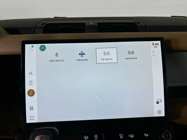 New 2026 White Land Rover X-Dynamic SE image 15