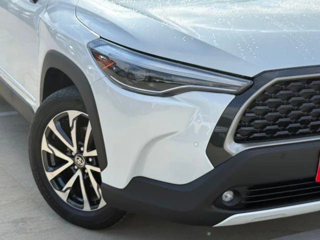 Certified Used 2024 WIND CHILL PEARL Toyota XLE image 5