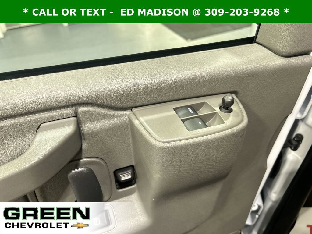 2025 Chevrolet Express Cargo Work Van - Photo 14