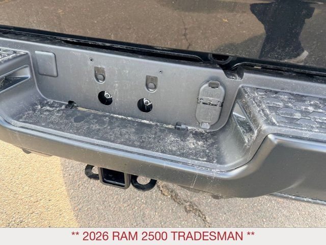 New 2026 Diamond Black Crystal Pearl-Coat Exterior Paint RAM Tradesman image 15