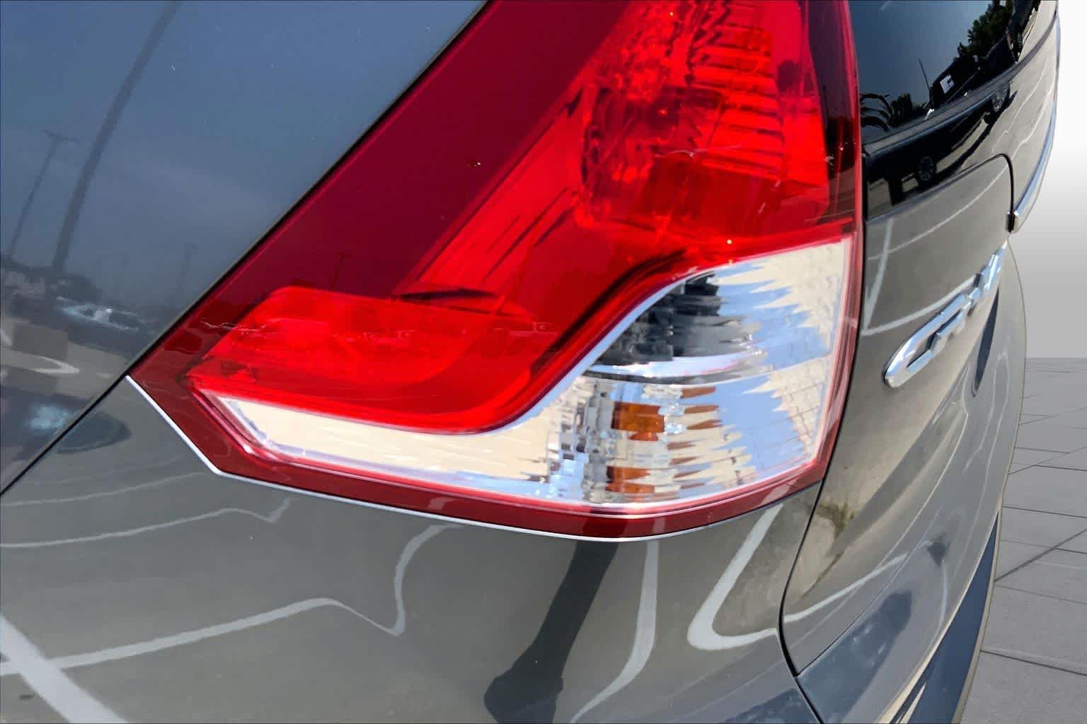 Used 2013 Alabaster Silver Metallic Honda EX-L image 28