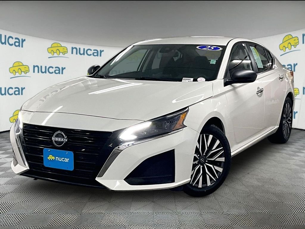 Used 2025 White Nissan 2.5 SV image 3