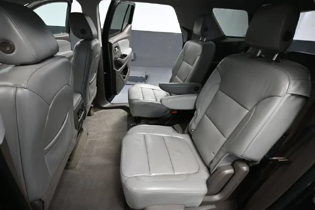 Used 2018 Gray Chevrolet 3LT image 30