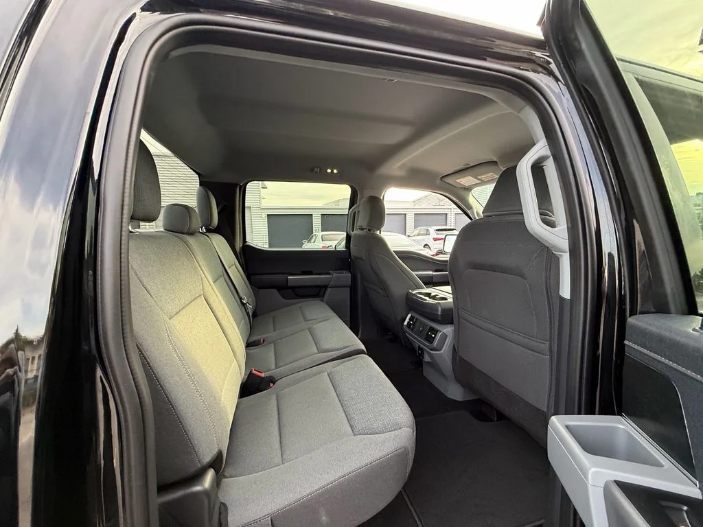 Used 2025 Black Metallic Ford XLT image 17