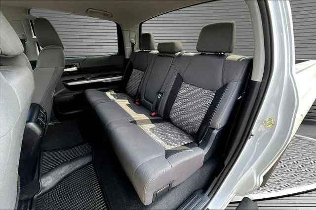Used 2018 White Toyota SR5 image 22