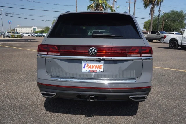 New 2026 Pure Gray Volkswagen 2.0T SE w/Technology image 8