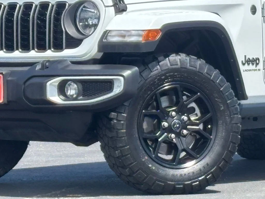 Used 2024 White Jeep Texas Trail image 2