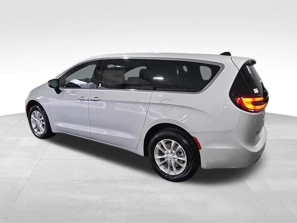 2026 Chrysler Pacifica Select - Photo 6
