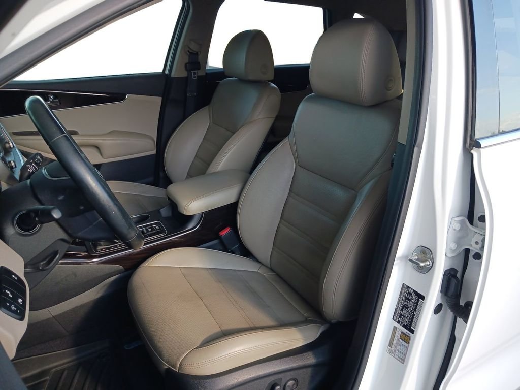 Used 2019 White Kia EX image 26
