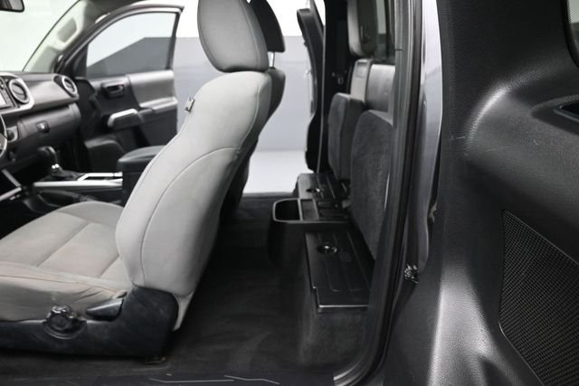 Used 2016 Gray Toyota SR5 image 18