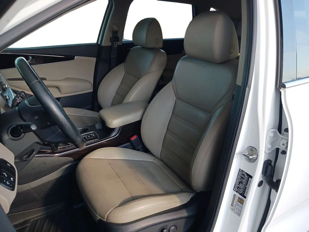 Used 2019 White Kia EX image 26