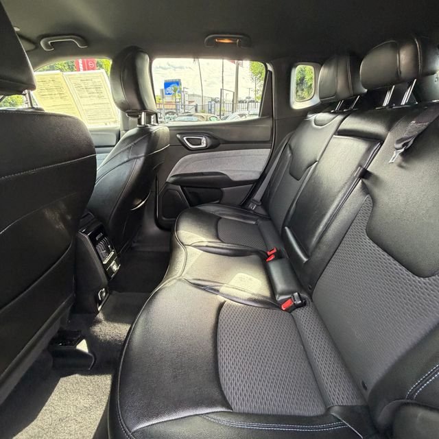 Used 2024 White Jeep Latitude image 32