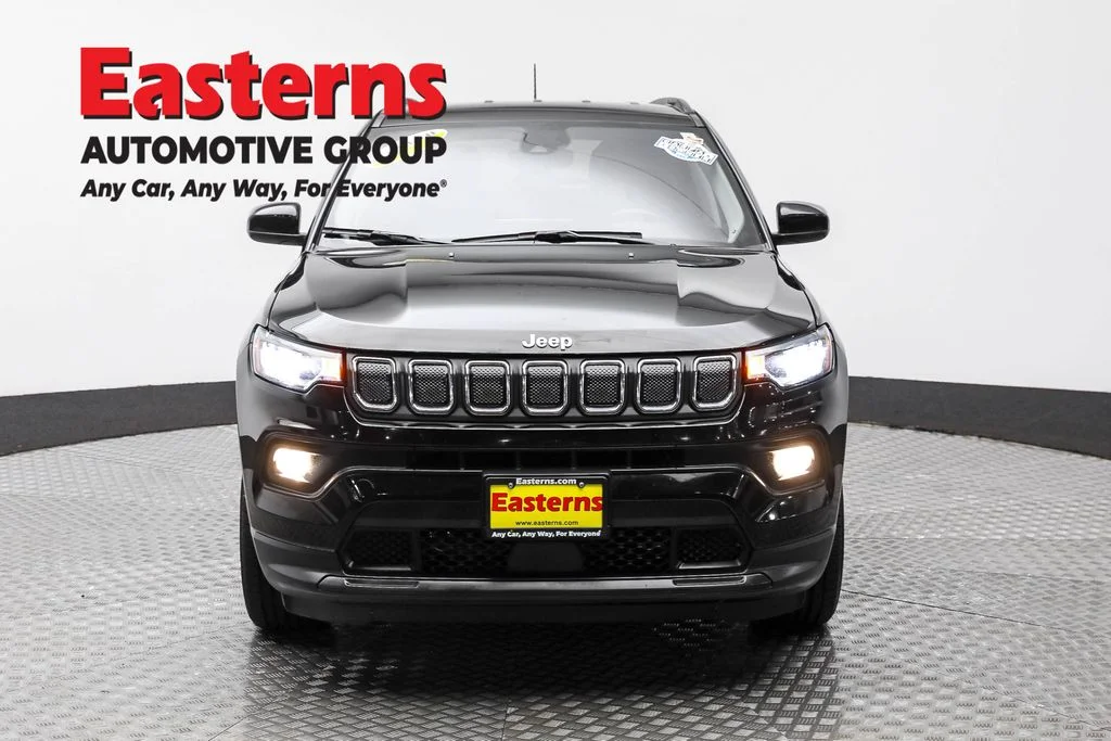 Used 2022 Black Jeep Latitude image 2