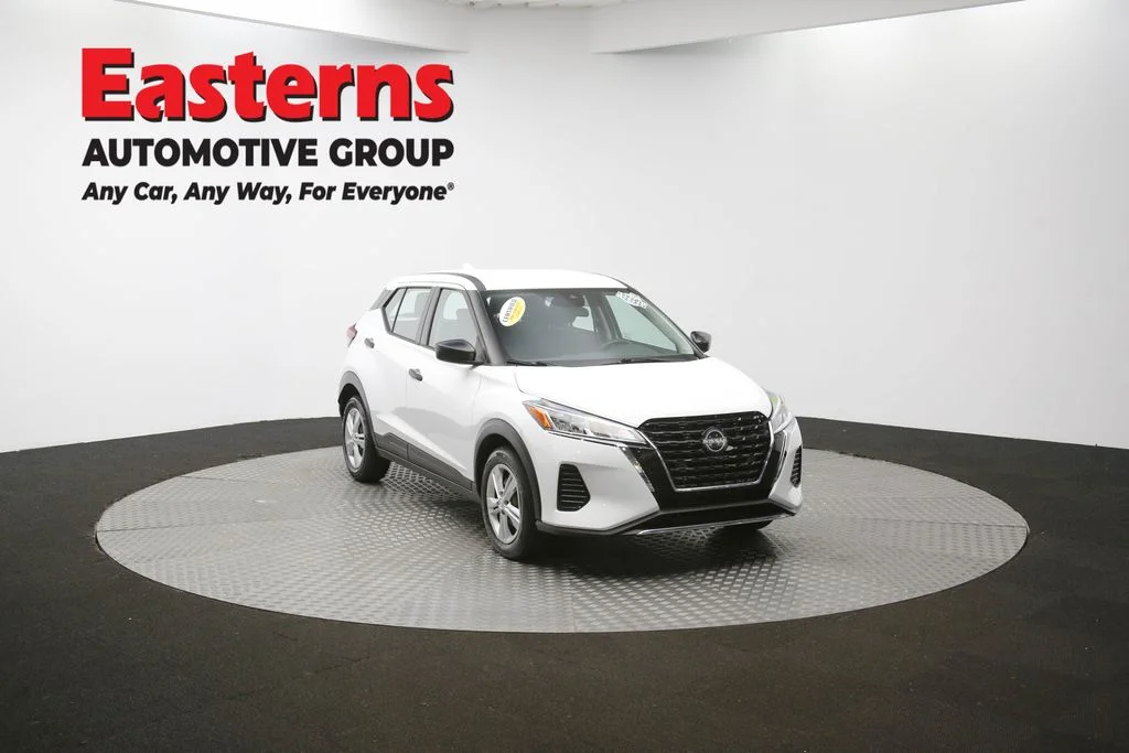 Used 2022 White Nissan S image 50