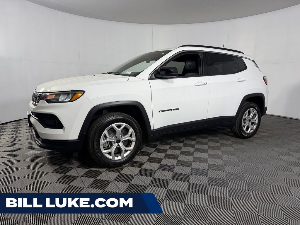 Used 2025 White Jeep Latitude image 1