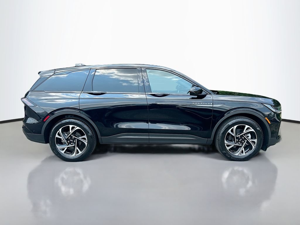 Used 2024 Infinite Black Metallic Clearcoat Lincoln Premiere image 8