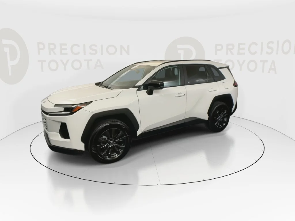Used 2026 Ice Cap Toyota XLE Premium image 16