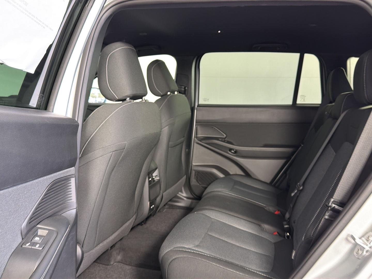 New 2026 Silver Zynith Clear-Coat Exterior Paint Jeep Laredo image 9