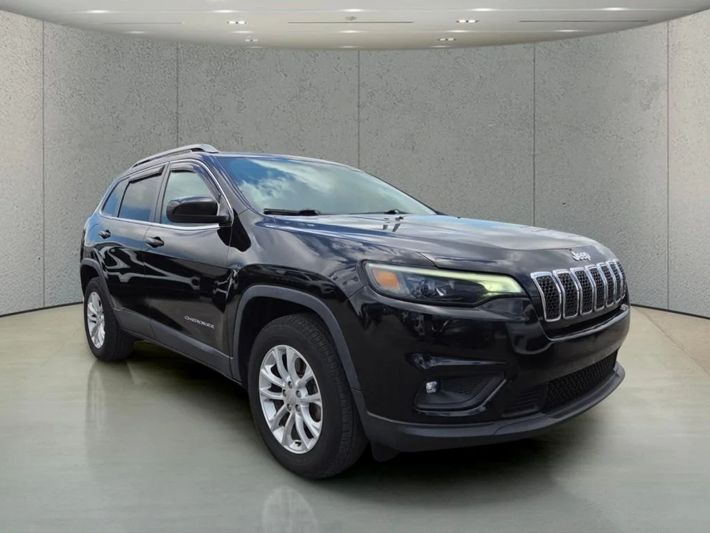 Certified Used 2019 Diamond Black Crystal Pearlcoat Jeep Latitude image 12