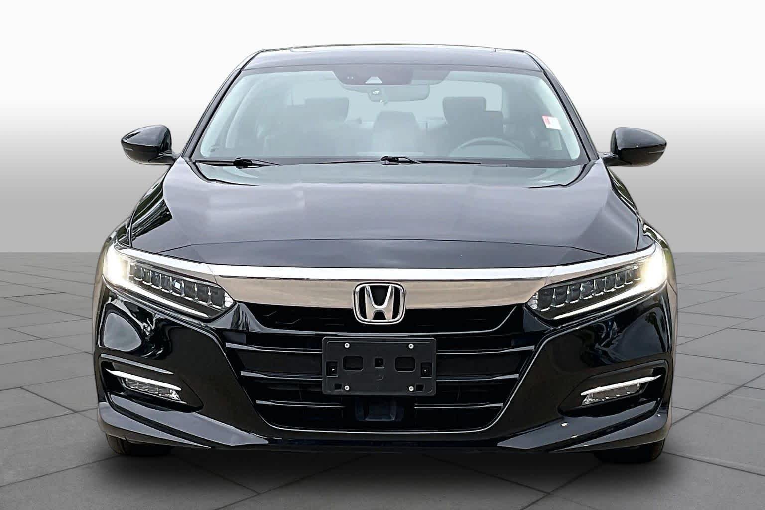 Used 2020 Crystal Black Pearl Honda Touring image 4