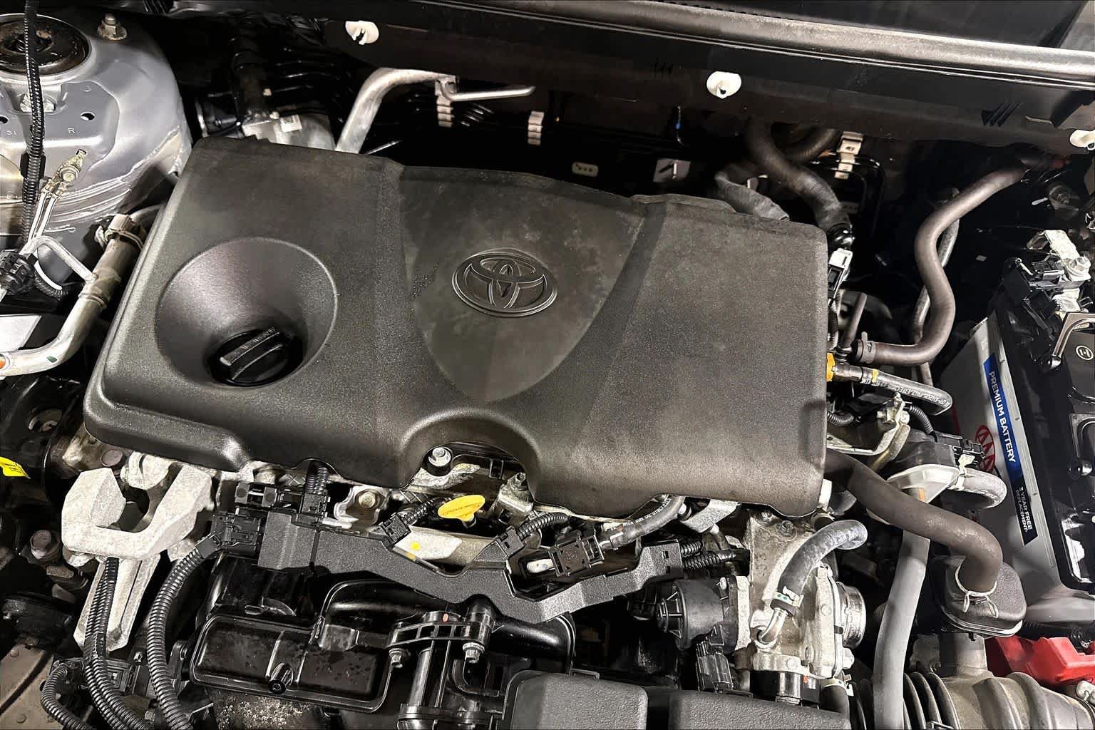 Used 2023 Silver Sky Metallic Toyota XLE Premium image 33