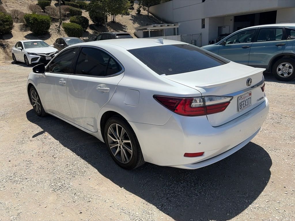 Used 2018 White Pearl Lexus 300h image 7
