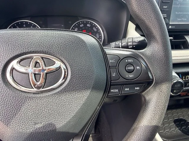 Used 2020 Silver Toyota XLE image 26