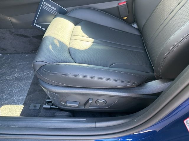 New 2026 Yacht Blue Kia EX image 14