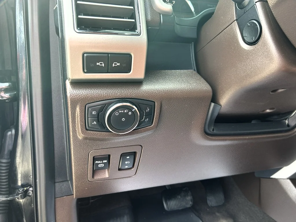 Used 2020 Agate Black Metallic Ford King Ranch image 8