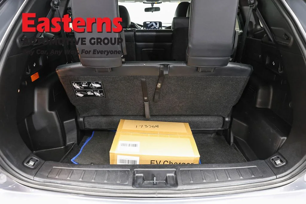 Used 2023 Silver Mitsubishi SE image 24