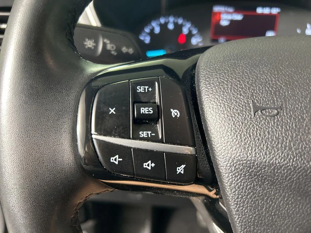 Used 2022 Oxford White Ford SEL image 21