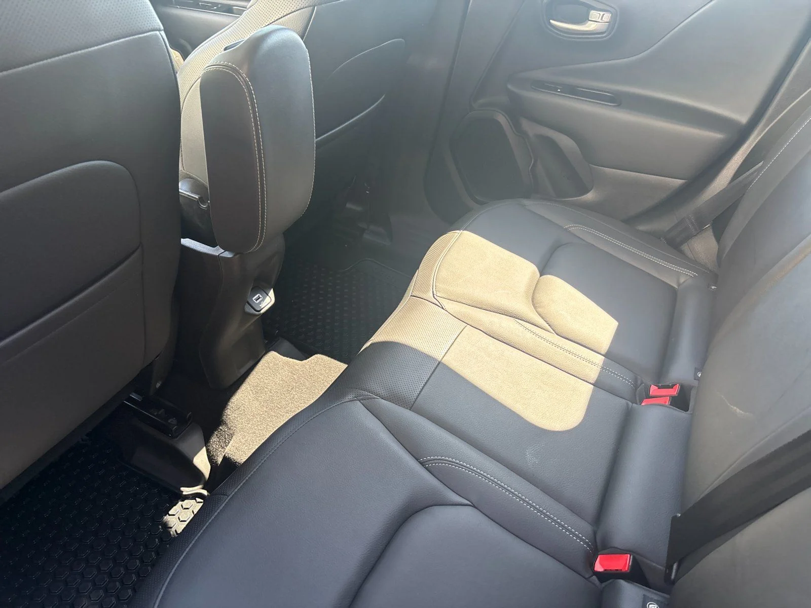 Used 2023 Black Clearcoat Jeep Limited image 12