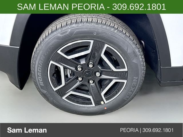 New 2026 Bright White Clear-Coat Exterior Paint Jeep Laredo image 28
