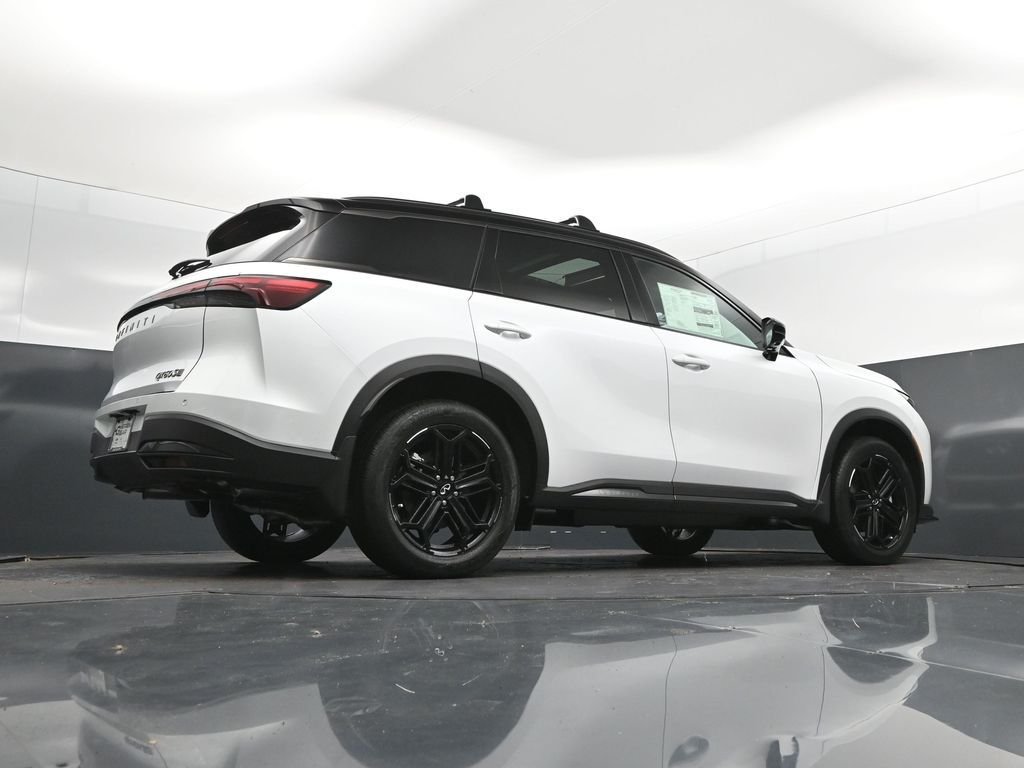 New 2027 2T RAD WHT INFINITI Sport AWD image 44