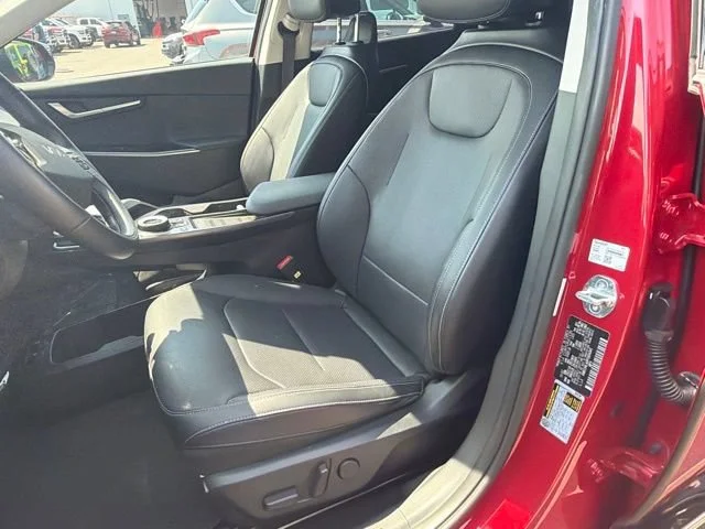 Used 2023 Runway Red Kia Wind image 20