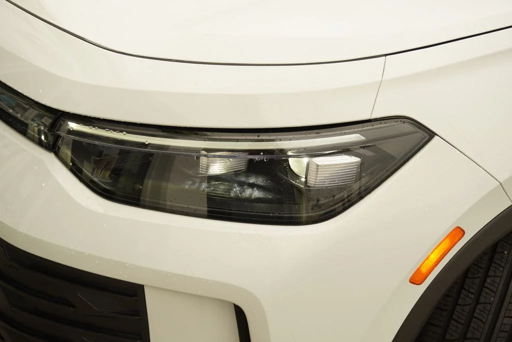 Certified Used 2026 White/off-white Volkswagen 2.0T SE image 33