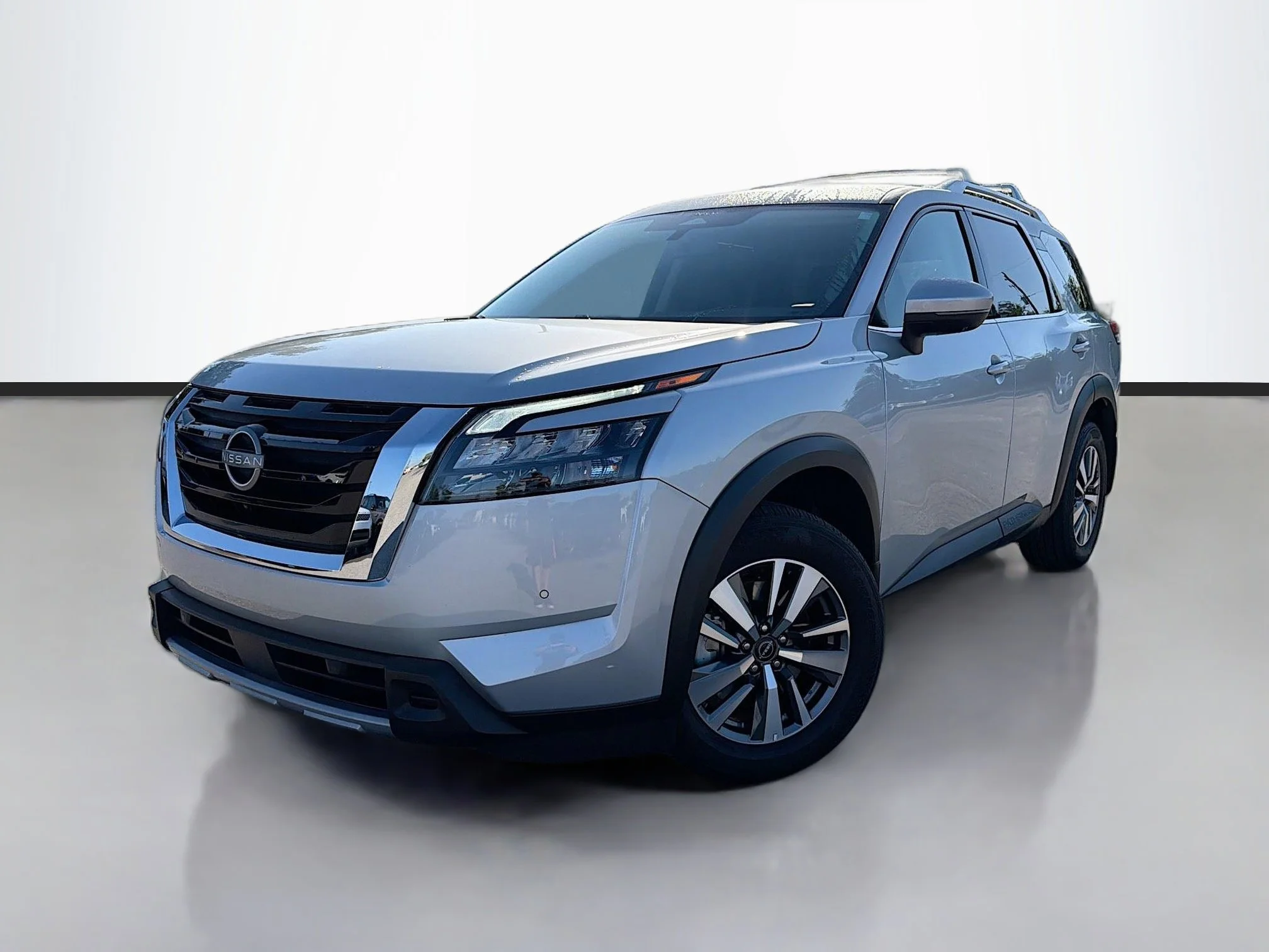 2025 Nissan Pathfinder SL 2WD's photo