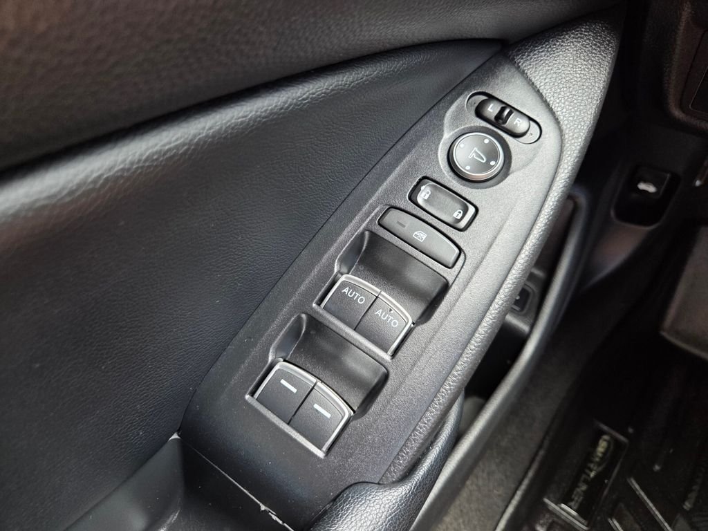Used 2018 White Honda EX-L image 19