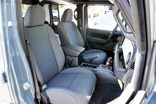 New 2025 Anvil Clear-Coat Exterior Paint Jeep Sport S image 17