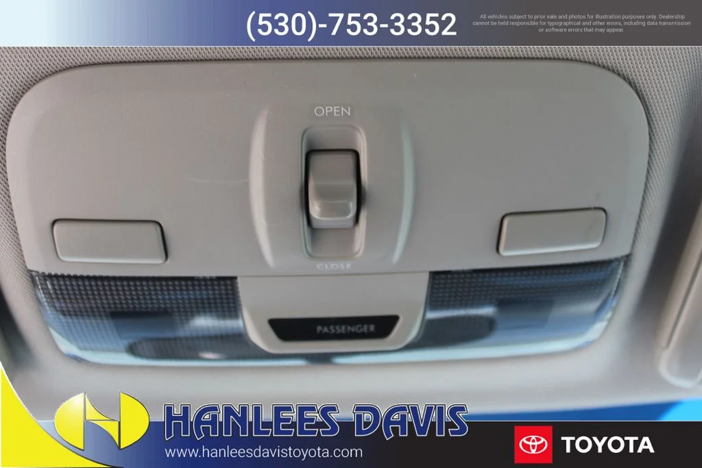 Used 2005  Subaru 3.0R image 26