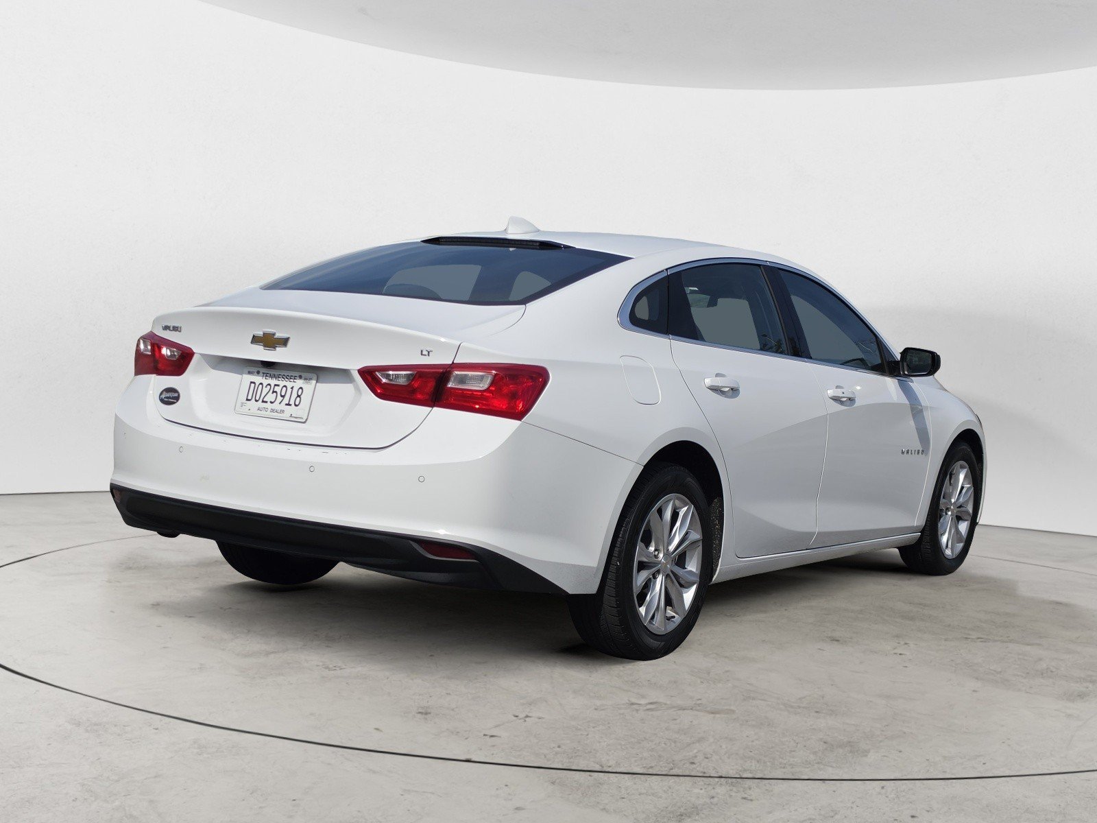 Used 2024 Summit White Chevrolet LT image 3