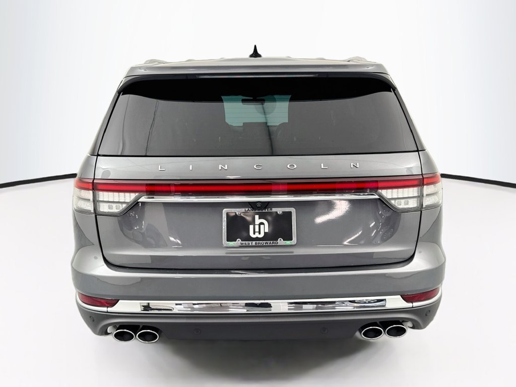 Used 2022 Gray Lincoln Reserve image 6